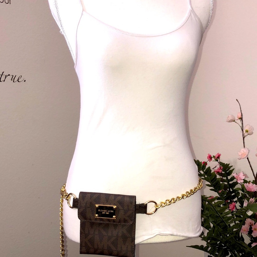 Super cute Michael Kors waist wallet.